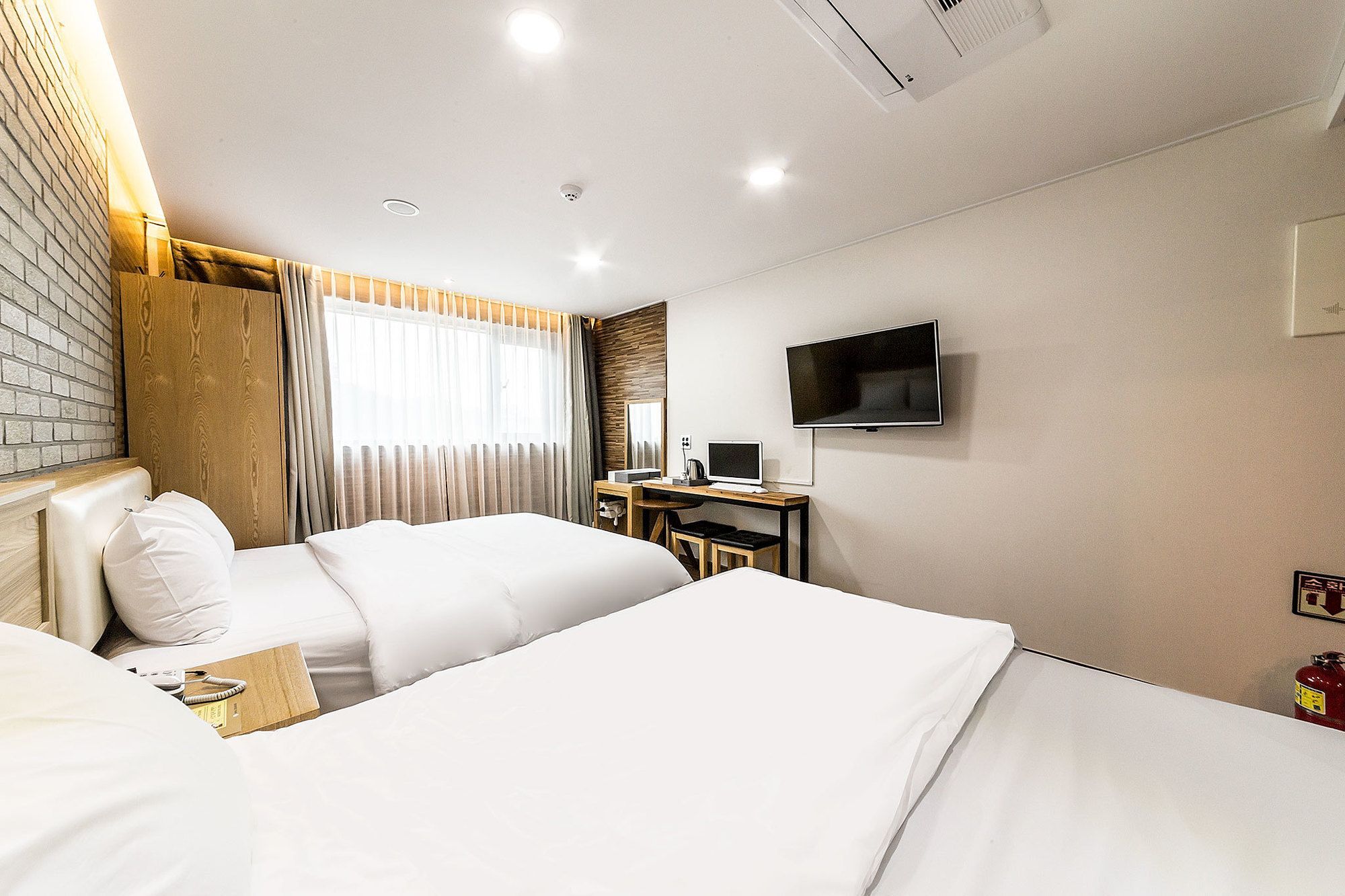 אינצ'ון Diamond Tourist Hotel מראה חיצוני תמונה